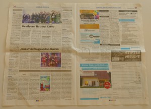 Entnehmen Sie zwei Lagen einer Zeitung und entfalten Sie diese vollständig und aufeinander liegend auf einer glatten Unterlage.